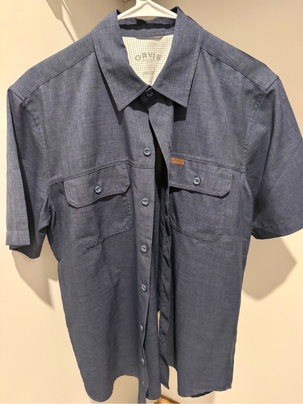 Orvis Men's Chambray Blue Short-Sleeve Button-Down Shirt Medium